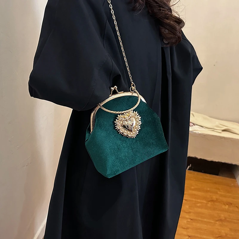 Women Bags In Sale - チェーンベルベットフレームハートディナーハンドバッグダイヤモンド高品質ショルダーとクロスボディバッグ女性のための 2024 ファッションホット販売