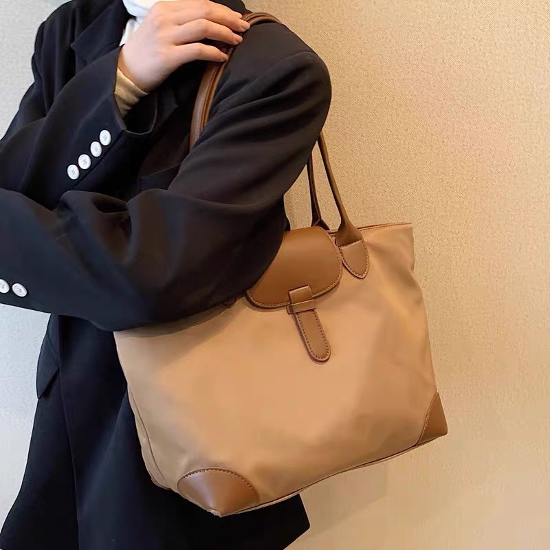 女性用オックスフォードナイロン製トートバッグ 大容量 フロン - Women Bags Polene のレビューと価格