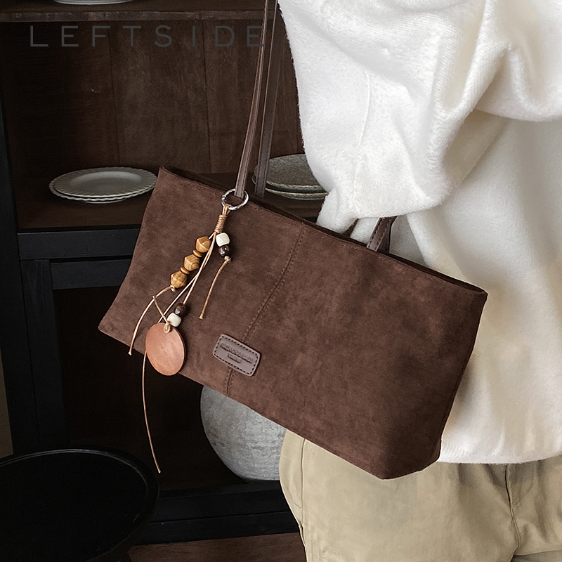 LEFTSIDE レトロスエードショルダートートバッグ 木製 - Women Bags 2026 Trends のレビューと価格